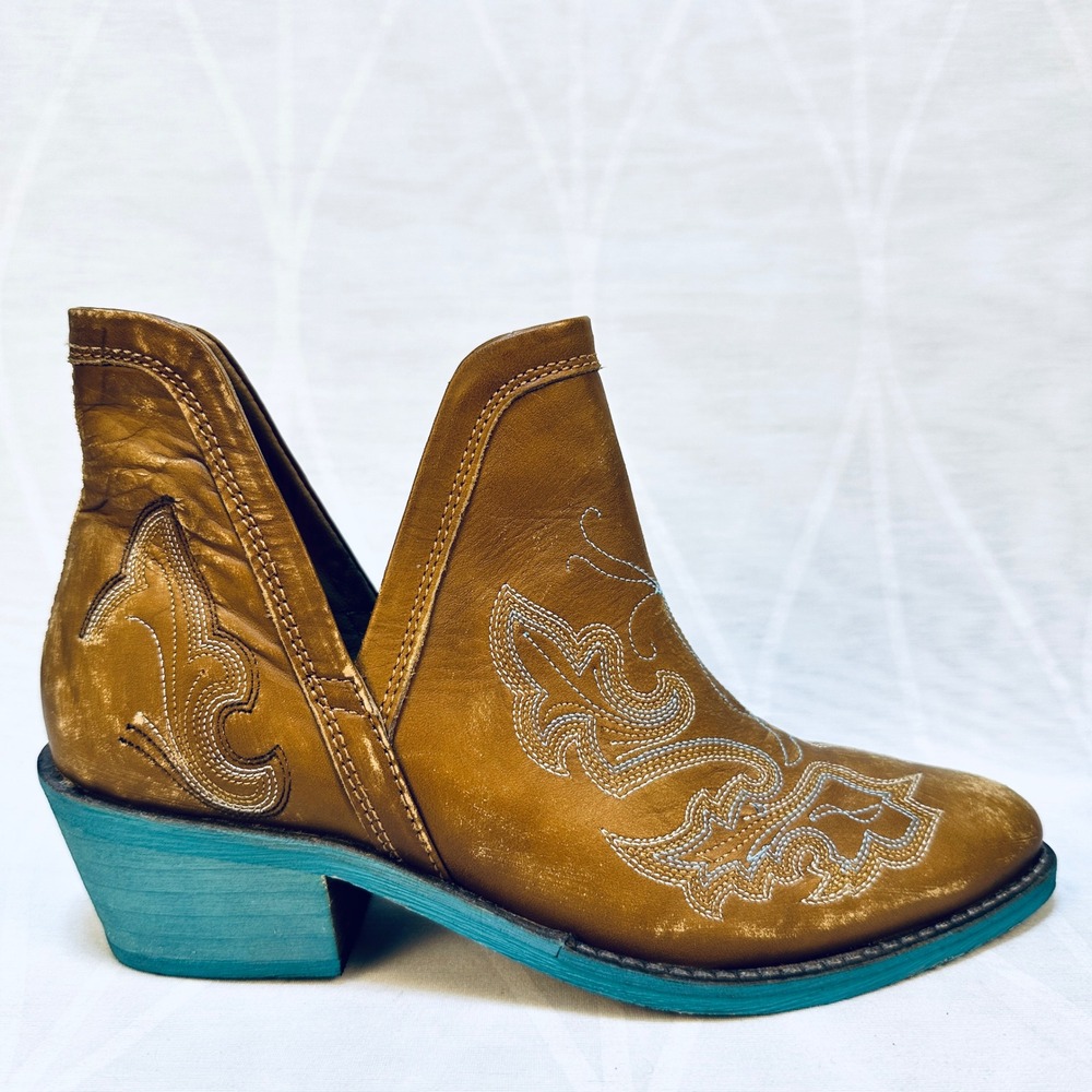 Elegant Tan Ankle Boots with Embroidery